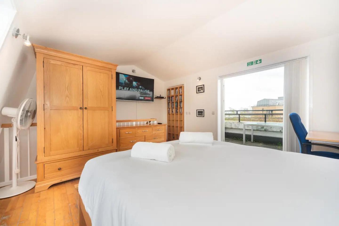Sunny Maisonette With Views Over Canary Wharf, Londres Exterior foto