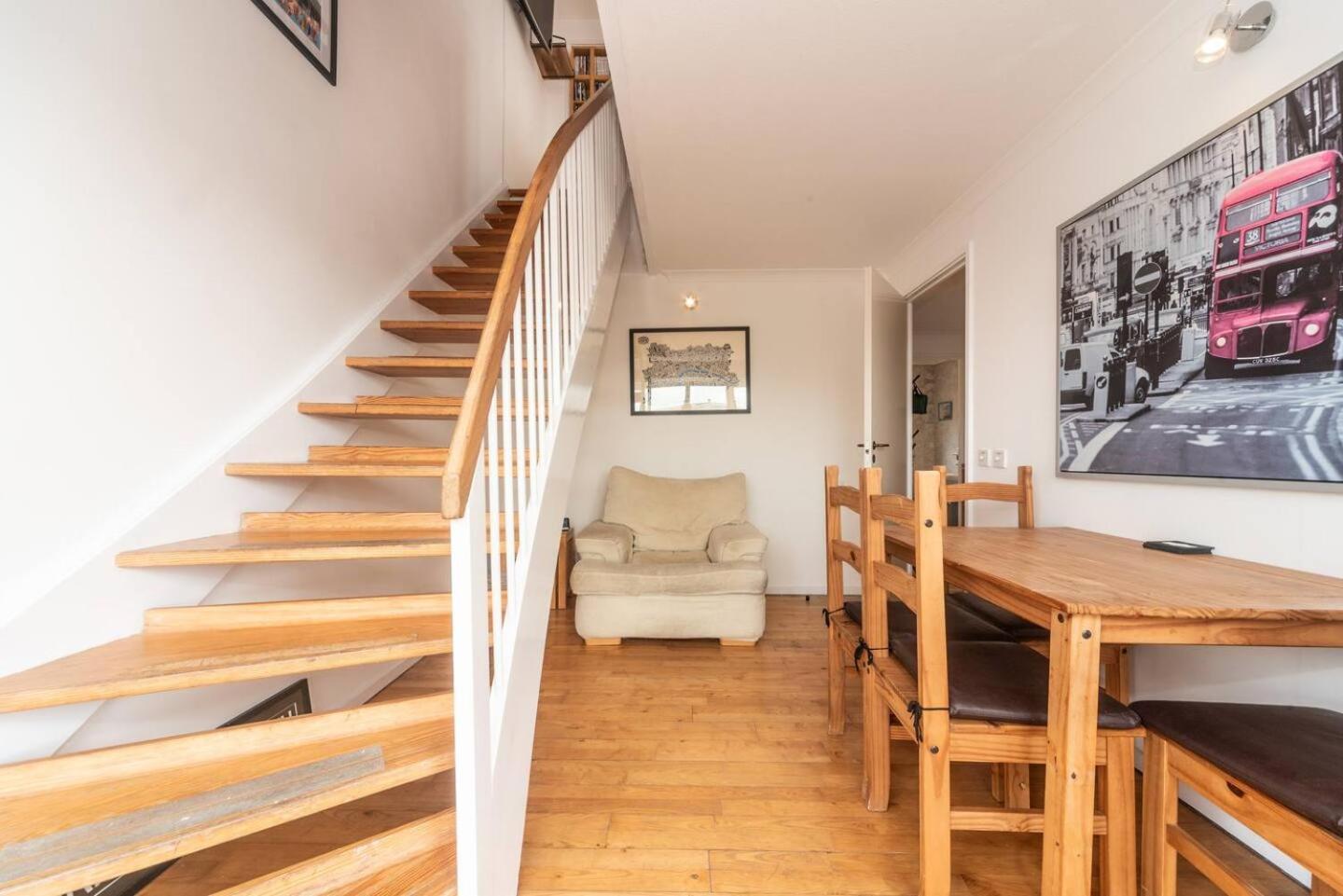 Sunny Maisonette With Views Over Canary Wharf, Londres Exterior foto