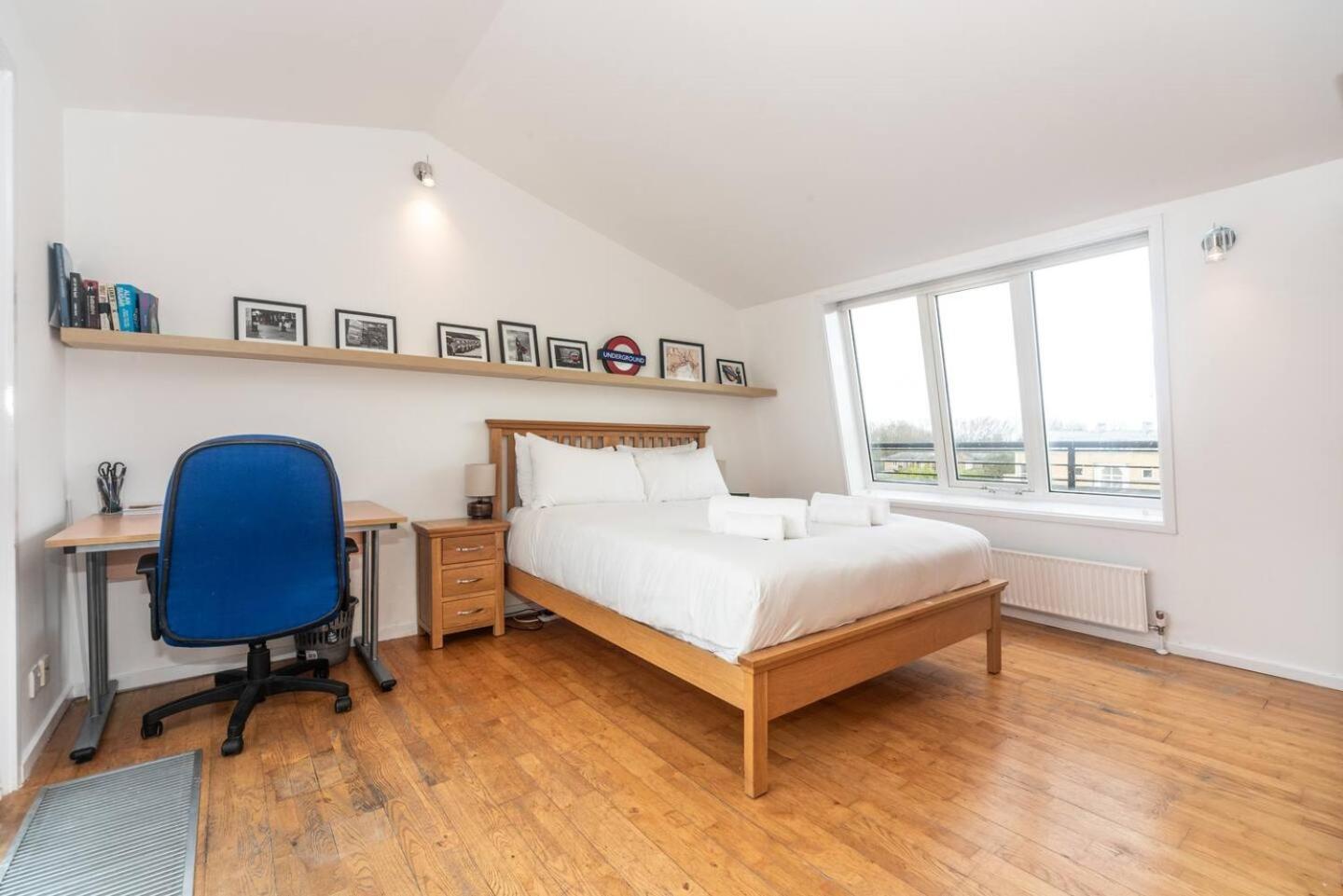 Sunny Maisonette With Views Over Canary Wharf, Londres Exterior foto