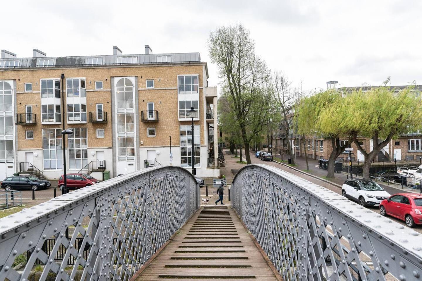 Sunny Maisonette With Views Over Canary Wharf, Londres Exterior foto